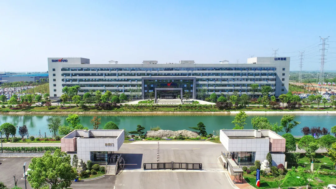 喜提“鲁班奖”，黄金甲体育智能总部大楼有“颜”更有“才”