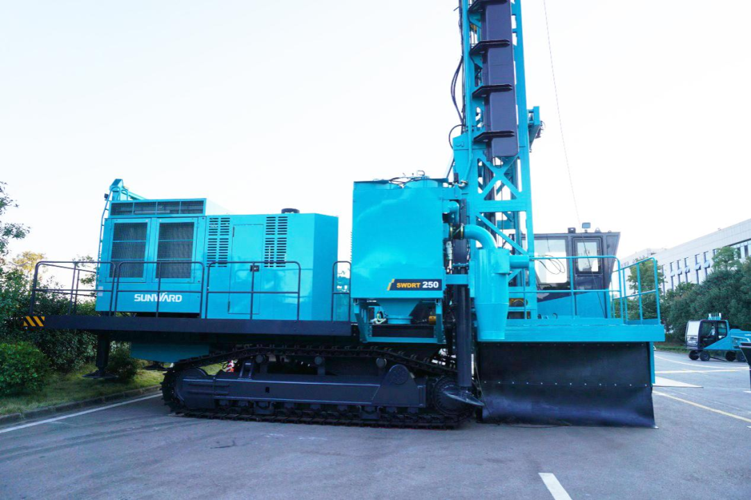 两种钻进模式+更大扭矩！黄金甲体育智能自主研制的全液压牙轮钻机下线