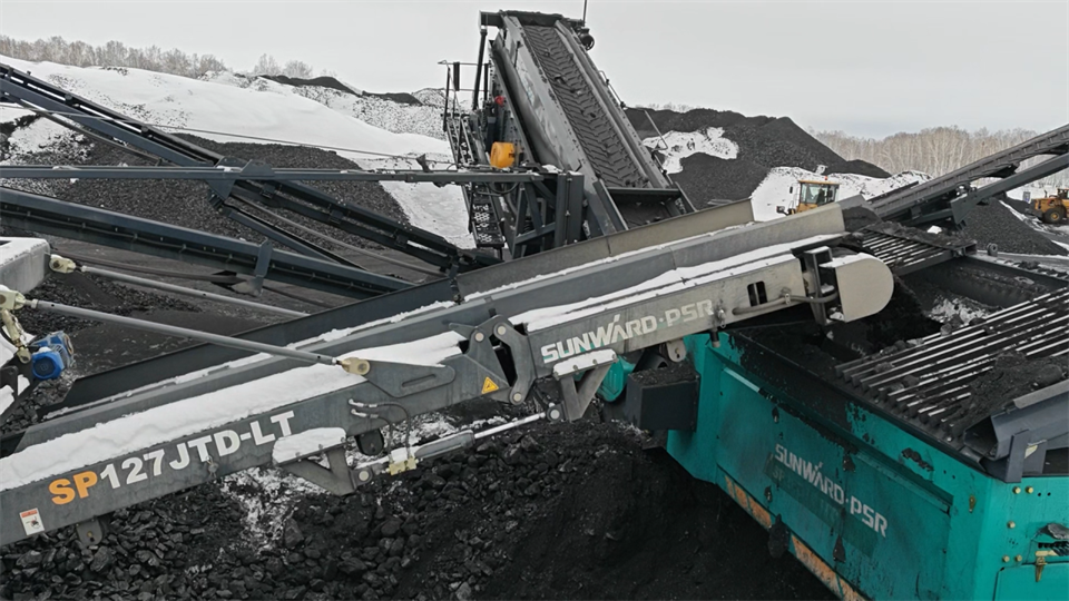 不惧-30℃极寒挑战，黄金甲体育普石勒破碎筛分设备稳定运行！
