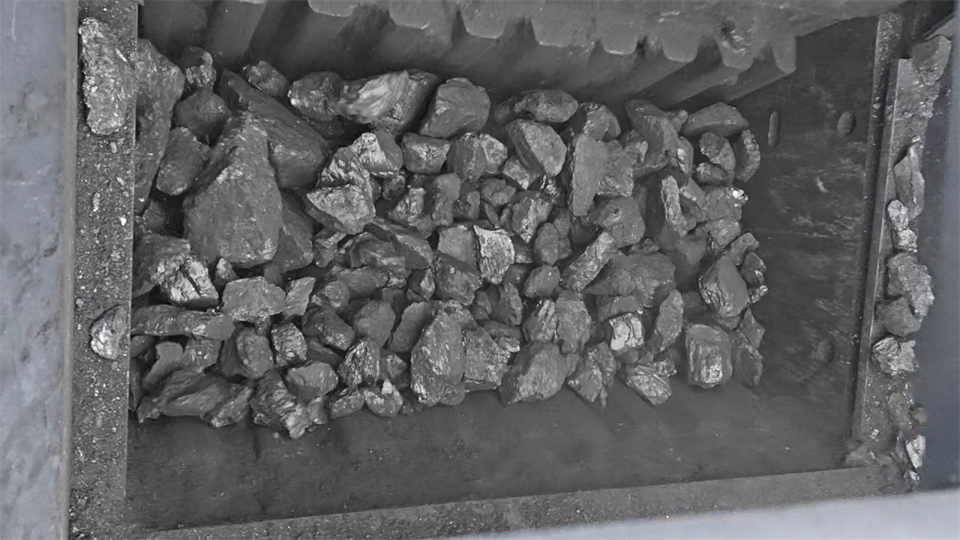 不惧-30℃极寒挑战，黄金甲体育普石勒破碎筛分设备稳定运行！