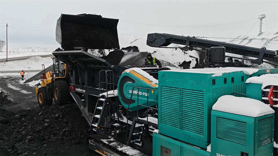 不惧-30℃极寒挑战，黄金甲体育普石勒破碎筛分设备稳定运行！