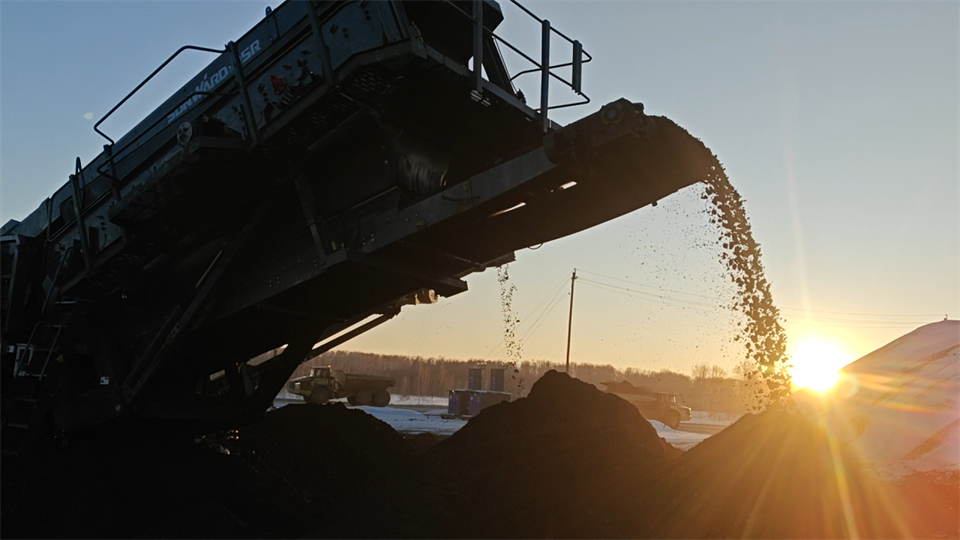 不惧-30℃极寒挑战，黄金甲体育普石勒破碎筛分设备稳定运行！