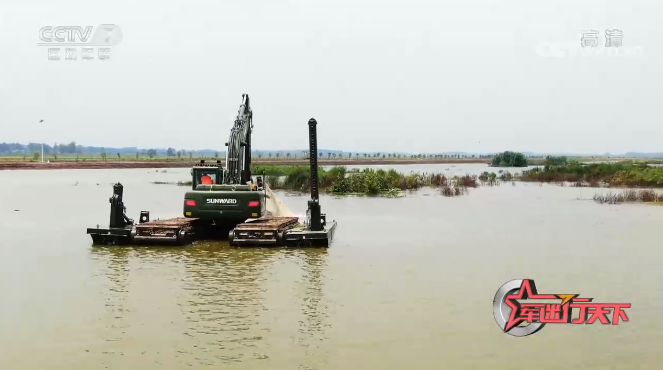 水陆两用挖掘机亮相央视！黄金甲体育智能应急救援“猛将”出战