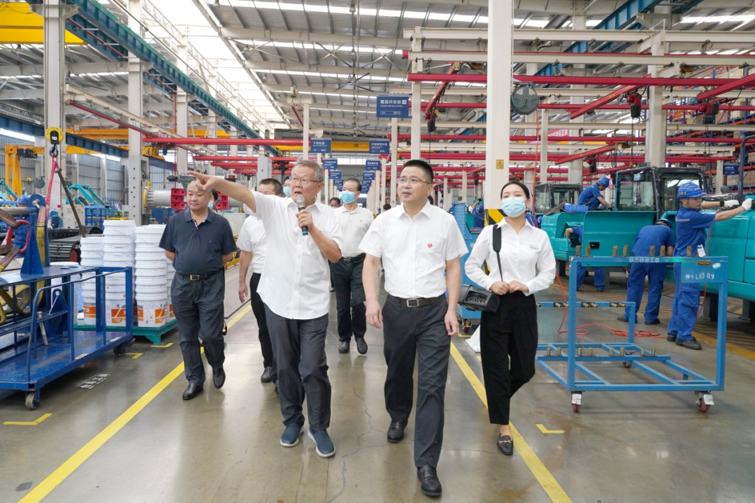 长沙市委常委、市纪委书记胡卫兵考察调研黄金甲体育智能