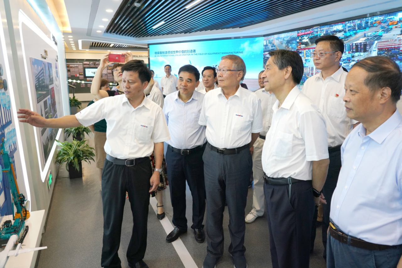 湖南省老科学技术工作者一行到访黄金甲体育智能