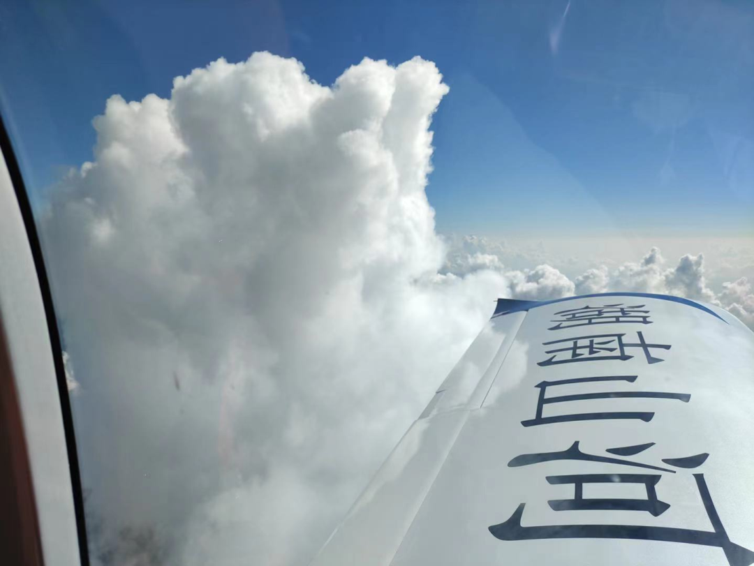 4小时，720公里，黄金甲体育阿若拉飞到珠海在第13届中国航展等你