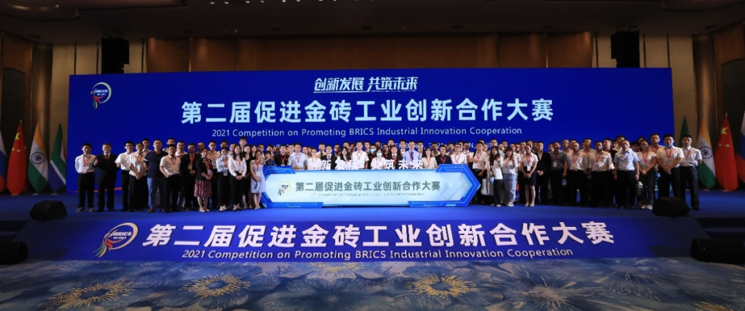 点赞！黄金甲体育智能液压混合动力挖掘机项目荣获这个优秀项目奖→