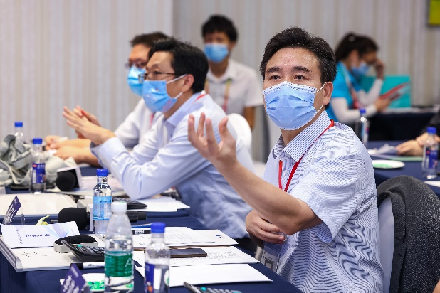 点赞！黄金甲体育智能液压混合动力挖掘机项目荣获这个优秀项目奖→