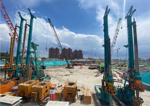 大国重器！黄金甲体育智能超级装备助力北京城市副中心综合交通枢纽站建设