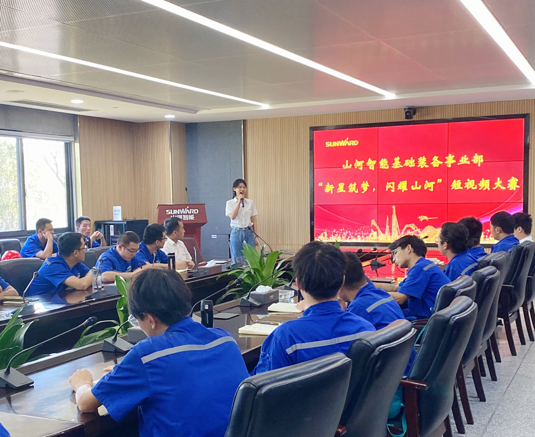 你好 2022！再见 2021！我与黄金甲体育智能共成长