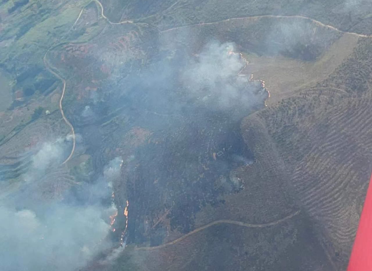 火情就是命令！湖南航空应急救援队黄金甲体育机组展现“黄金甲体育速度”