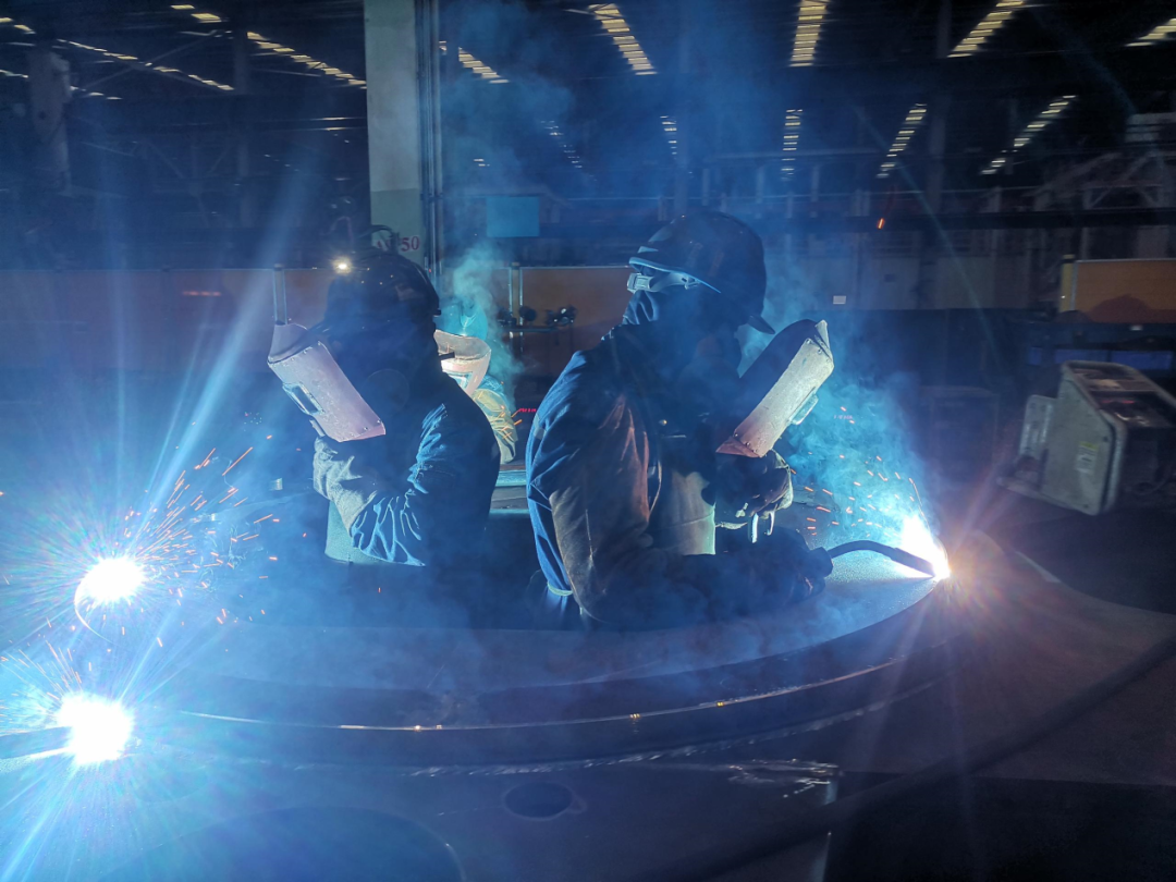 黄金甲体育匠心 | 一把焊枪“点亮”绚烂人生