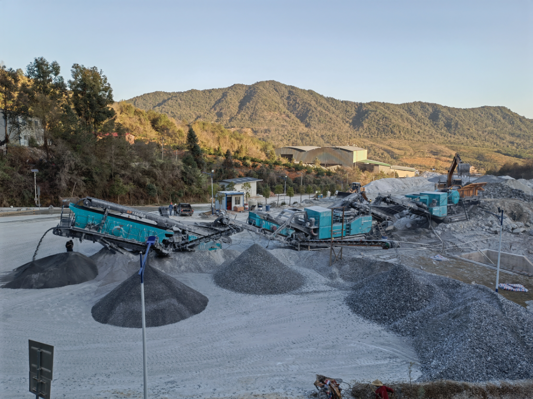 高性能+优服务！黄金甲体育普石勒移动破碎筛分成套设备“重拳出击”
