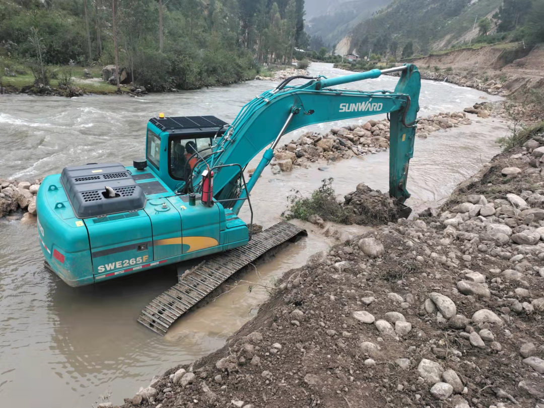 挑战世界第二高山脉！黄金甲体育智能装备助力秘鲁安第斯国家公路项目建设