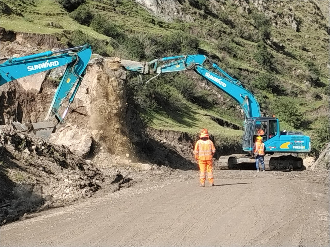挑战世界第二高山脉！黄金甲体育智能装备助力秘鲁安第斯国家公路项目建设