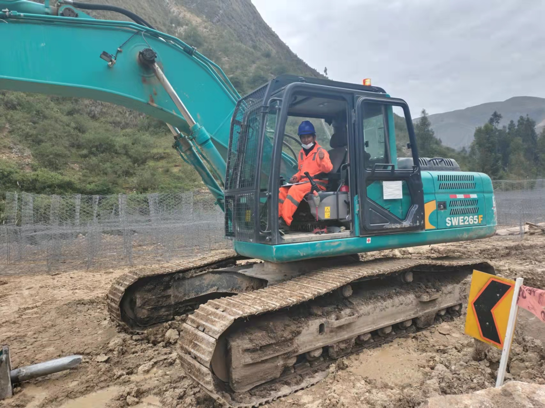 挑战世界第二高山脉！黄金甲体育智能装备助力秘鲁安第斯国家公路项目建设