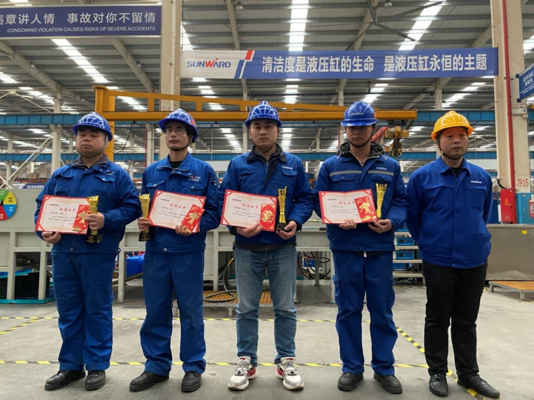 黄金甲体育工匠 | “浪波”不言苦，甘为“人梯”承大重