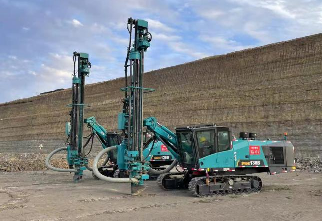 携手战边疆！黄金甲体育智能潜孔钻机助力宏大爆破新疆奇台项目建设