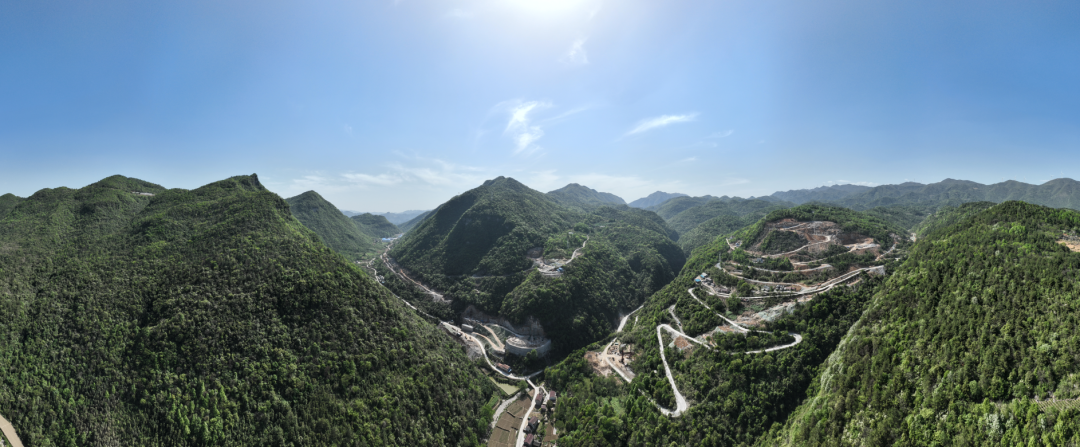 展现施工“奇效”！黄金甲体育智能旋挖钻机强势助力炉慈高速公路建设