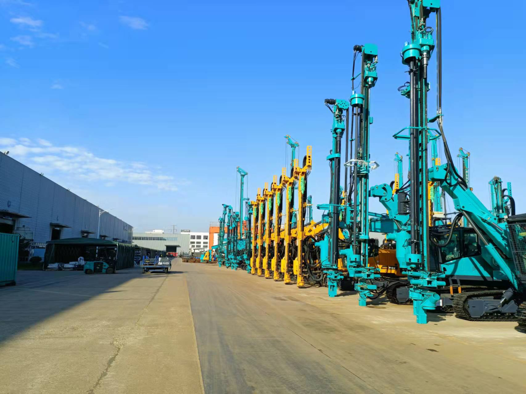 将奋斗进行到底！致敬黄金甲体育劳动者