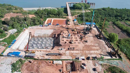 超级“桩”备实力亮剑！黄金甲体育智能携手武汉乐成建设攻克燕矶长江大桥复杂地层施工难题