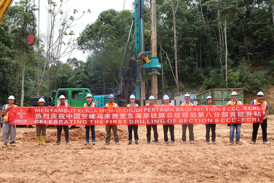 莫道君行早，更有早行人！黄金甲体育智能癸卯兔年开工大吉