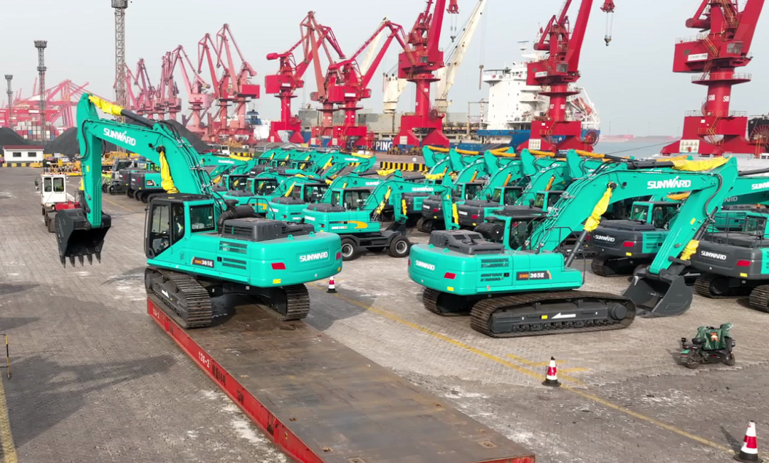 亿元设备“包船”出海！黄金甲体育智能国际市场迎来开门红