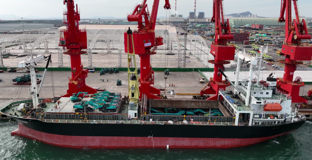 亿元设备“包船”出海！黄金甲体育智能国际市场迎来开门红