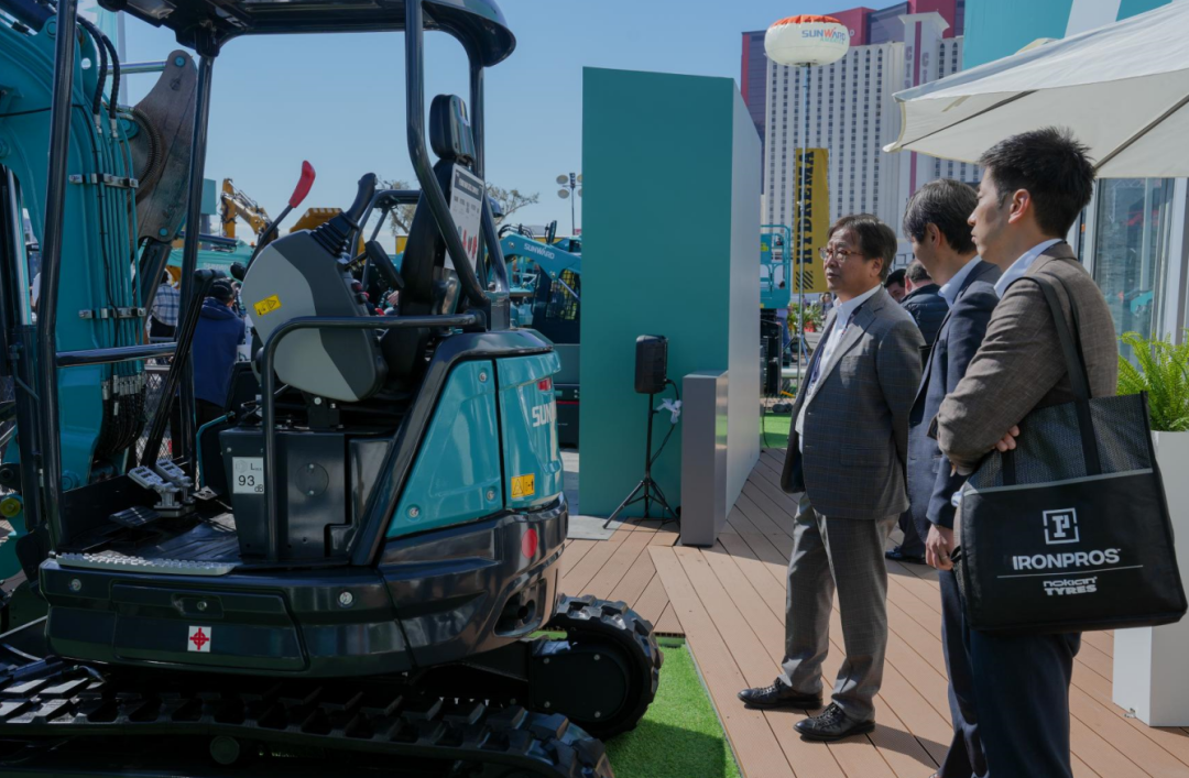 拉展直播 | 推动“中国制造”走向世界！黄金甲体育智能2023美国拉展圆满收官