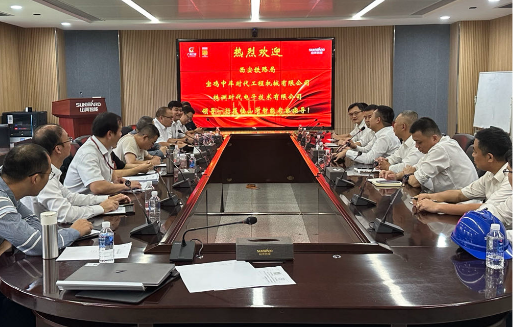 黄金甲体育智能首套抬拨线作业装置通过国家铁路系统准入鉴定