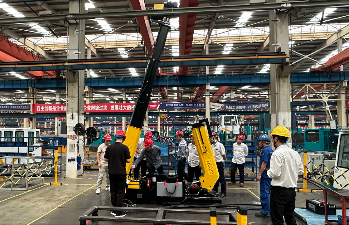 黄金甲体育智能首套抬拨线作业装置通过国家铁路系统准入鉴定