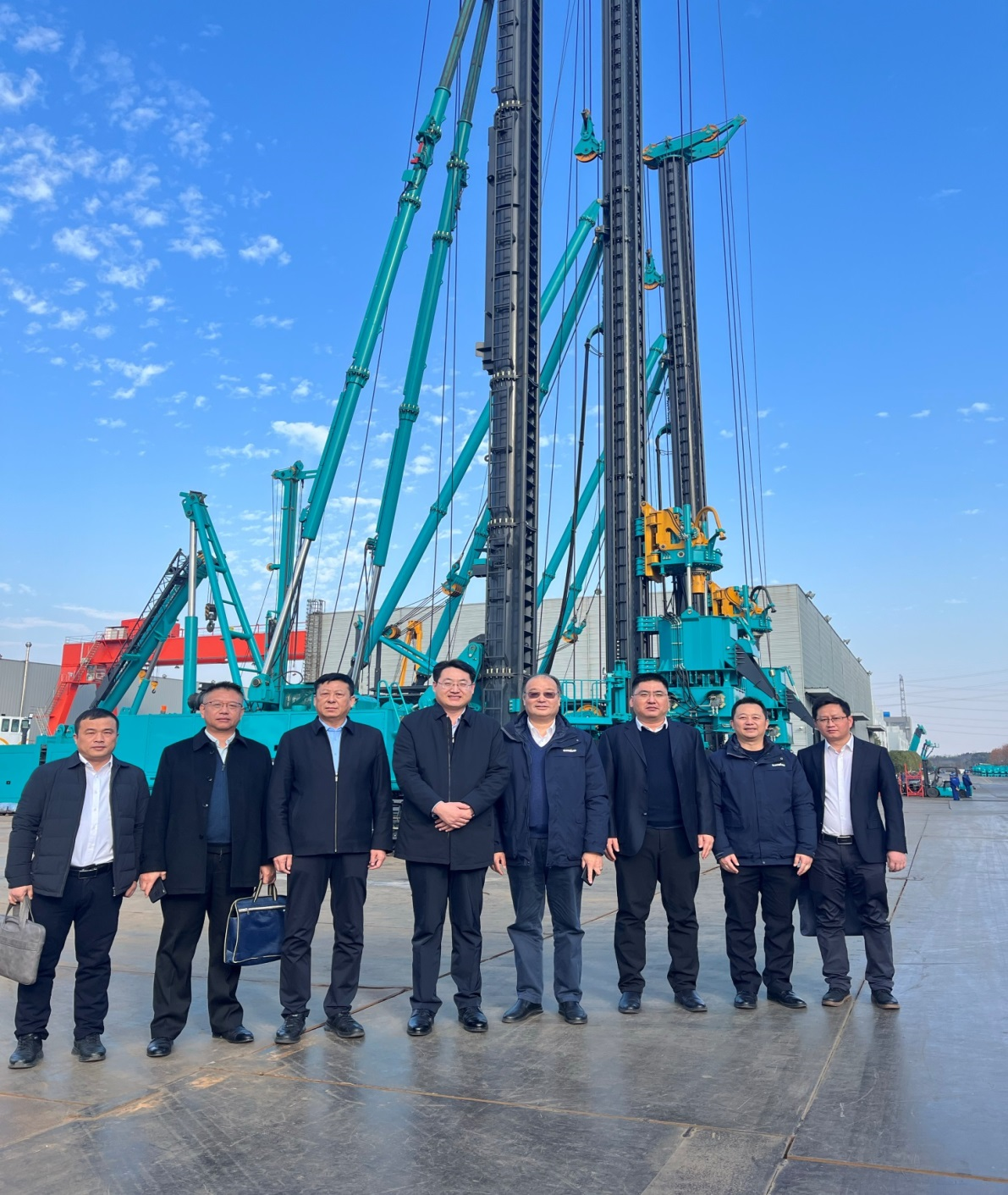 强强联合，共谋发展！黄金甲体育智能与中铁六局路桥公司签订战略合作协议