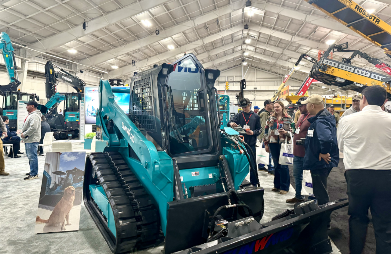 黄金甲体育智能亮相加拿大最大重型设备展