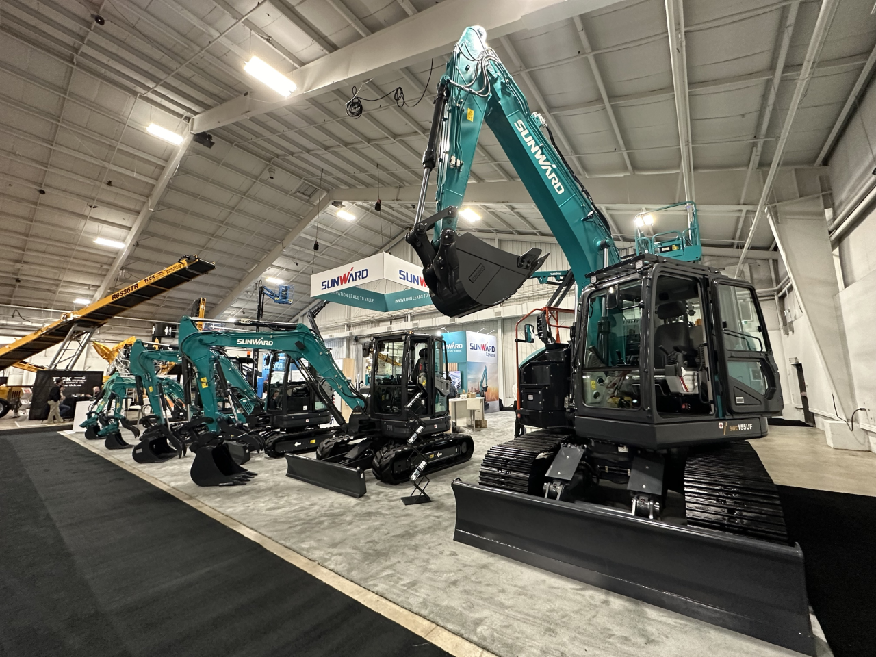 黄金甲体育智能亮相加拿大最大重型设备展