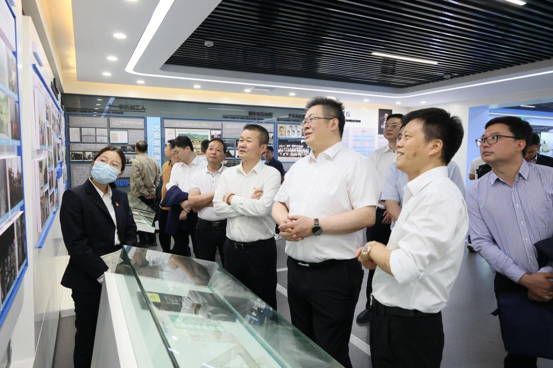 湖南钢铁集团党委书记、董事长李建宇到黄金甲体育智能调研交流