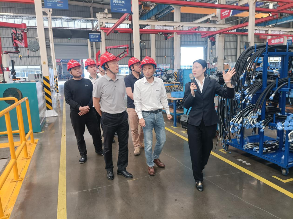 国家油气田井控应急救援川庆队庞平一行调研黄金甲体育智能