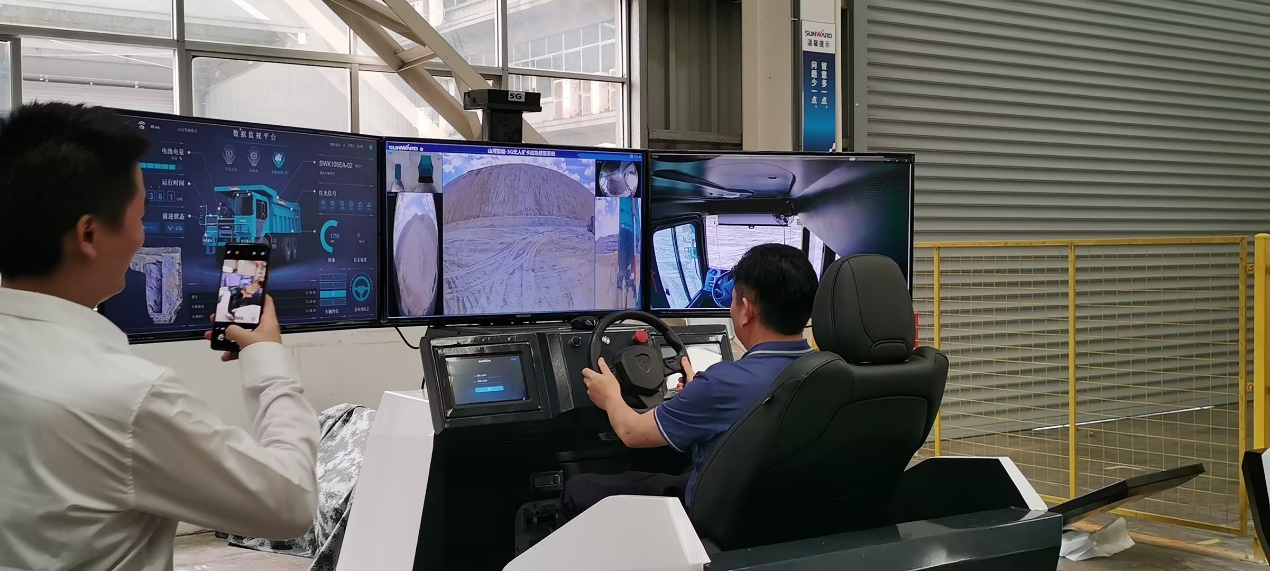 湘潭市工信局带队莅临黄金甲体育智能开展智能制造现场观摩交流活动