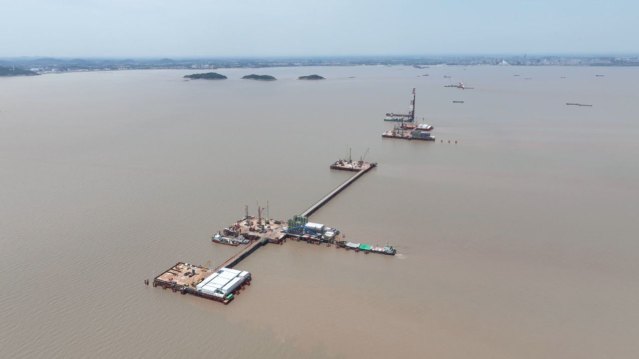 先导式创新，再推电动新品！黄金甲体育智能SWDM520EE增程式旋挖钻机推介会成功举办