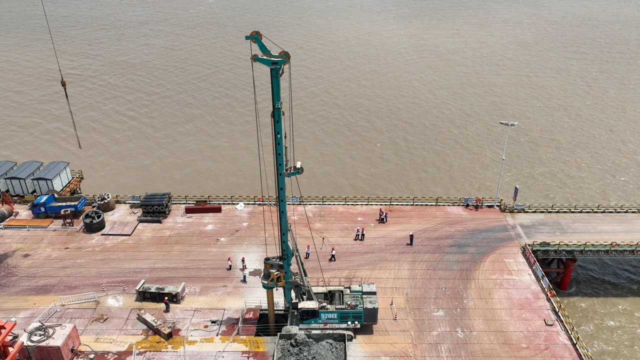 先导式创新，再推电动新品！黄金甲体育智能SWDM520EE增程式旋挖钻机推介会成功举办