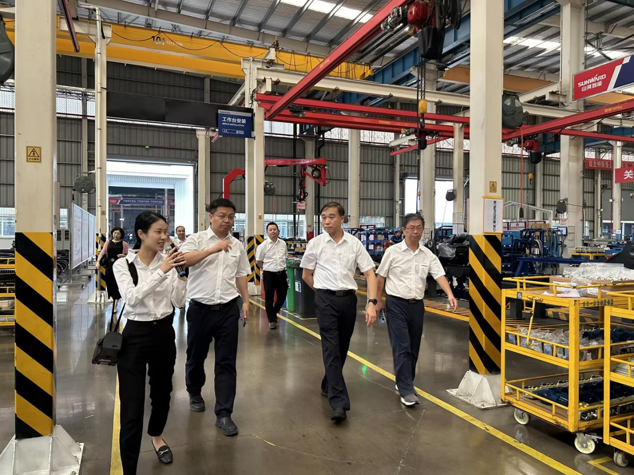 深化交流合作！广州港李明忠副总经理率队莅临黄金甲体育智能考察交流！