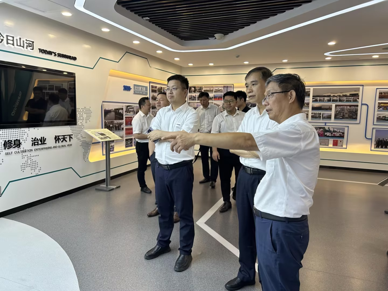 深化交流合作！广州港李明忠副总经理率队莅临黄金甲体育智能考察交流！