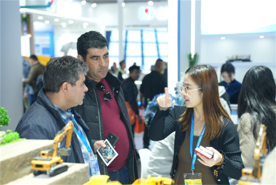 智造空间，价值共生！广州黄金甲体育精彩亮相2024上海宝马展