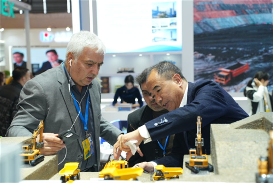 智造空间，价值共生！广州黄金甲体育精彩亮相2024上海宝马展