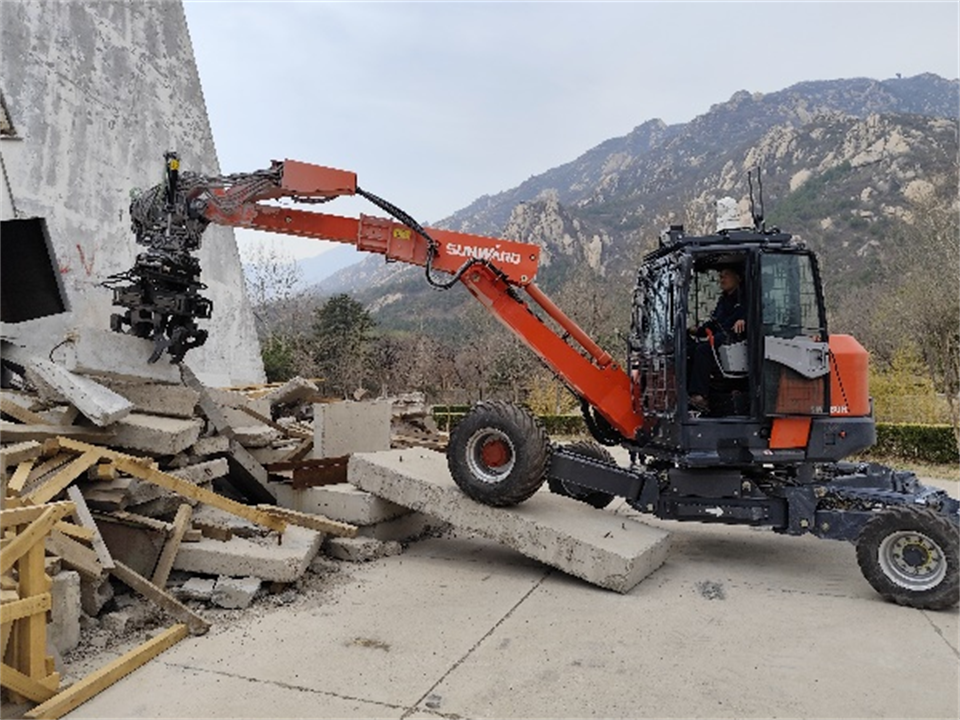 黄金甲体育特装复杂地形灾害应急救援机器人入选工信部《先进安全应急装备推广目录（工业领域2024版）》