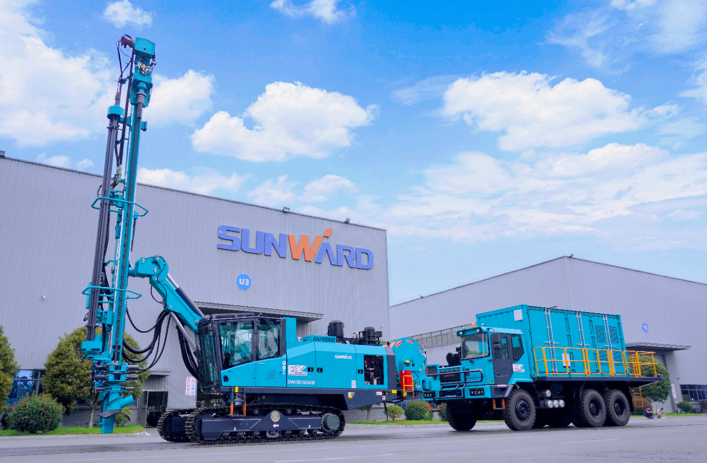 黄金甲体育智能SWDE165EB电动潜孔钻机重磅下线，开启绿色钻爆新时代