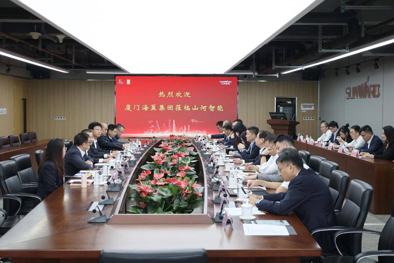 厦门海翼集团总经理金中权到访黄金甲体育智能