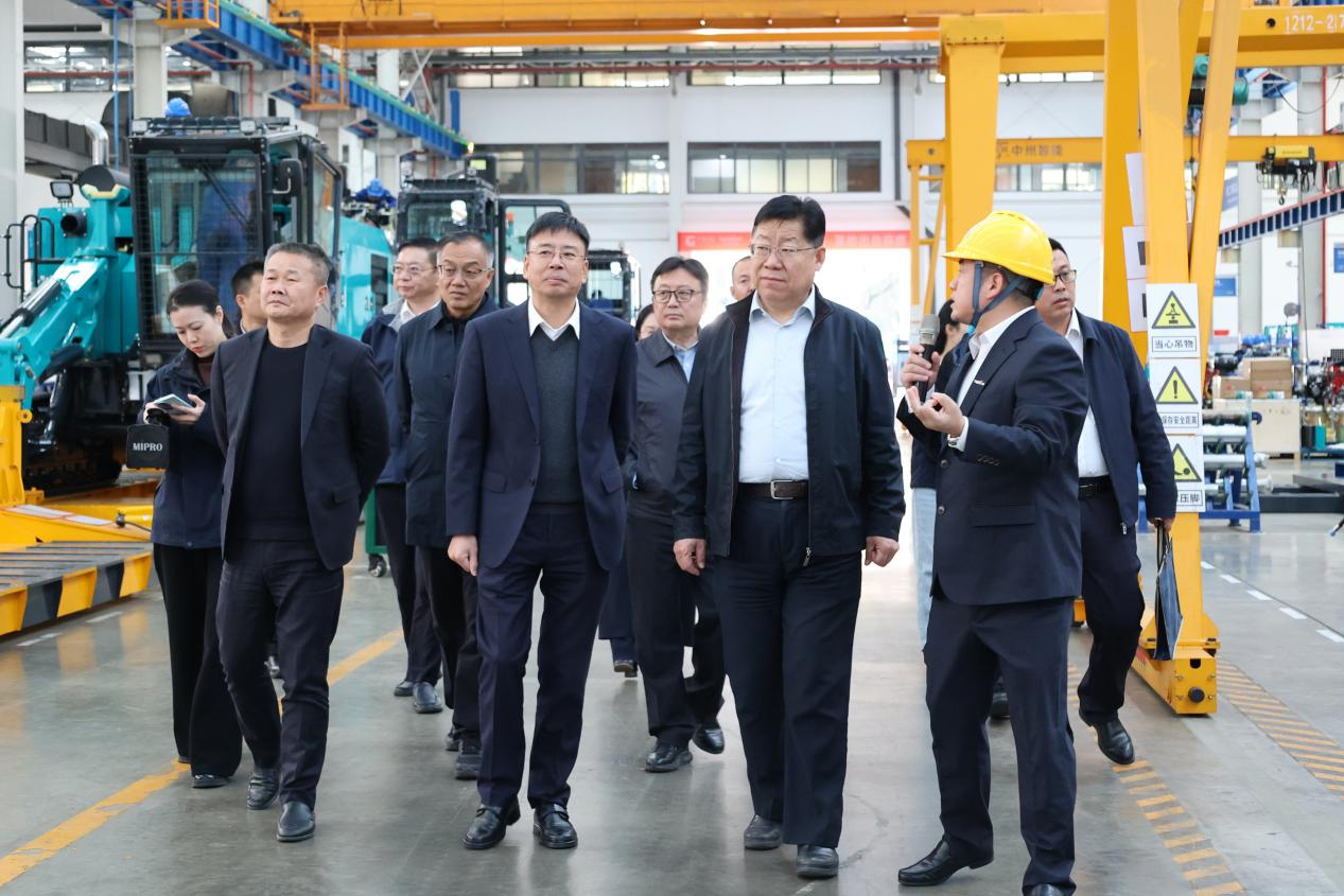 新矿投资集团党委书记、董事长王漠到访黄金甲体育智能