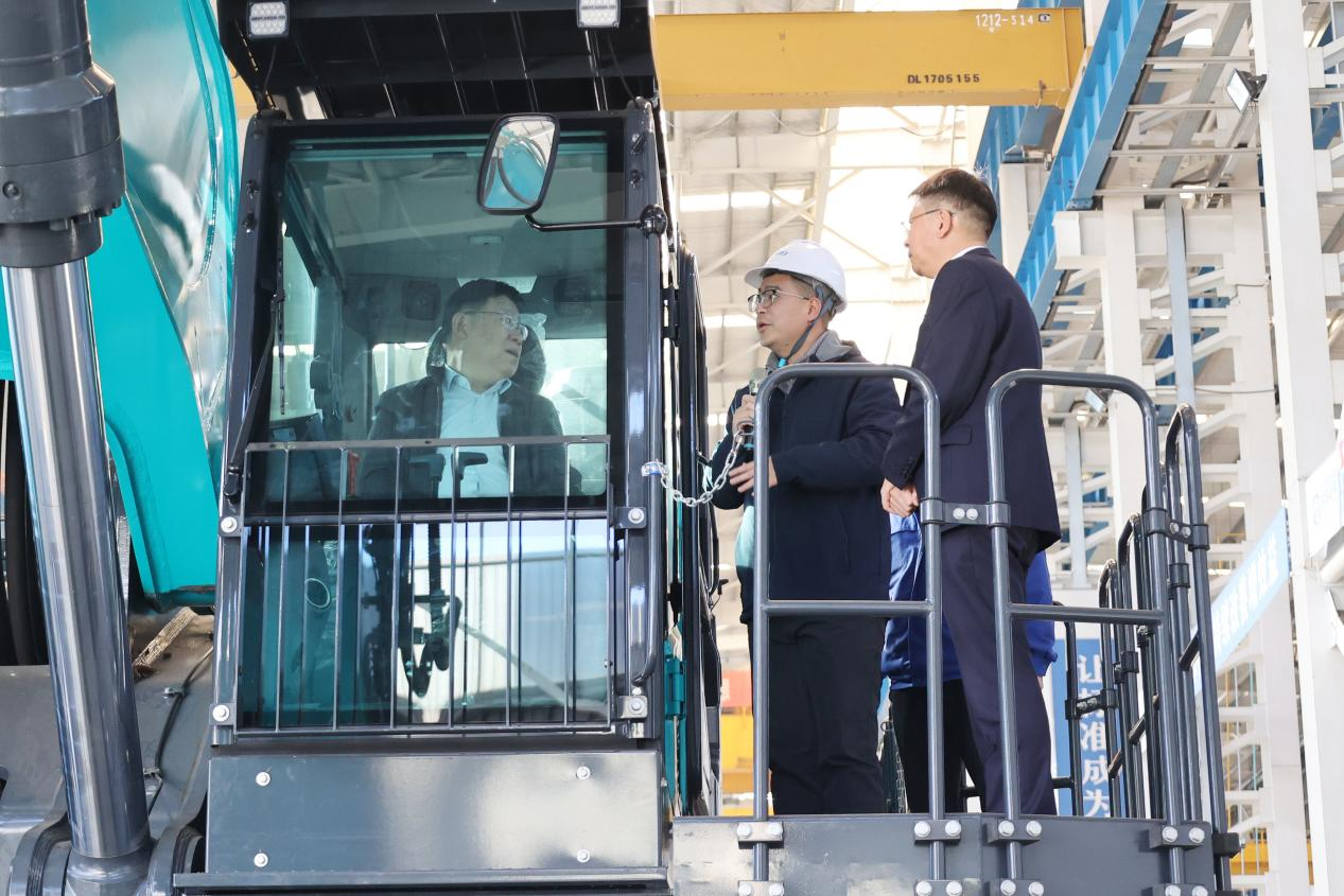 新矿投资集团党委书记、董事长王漠到访黄金甲体育智能