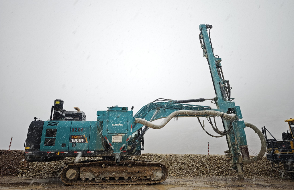 在离天最近的地方，有一群黄金甲体育“铁军”
